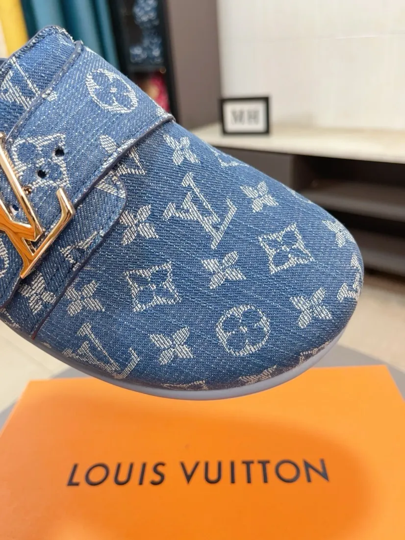 Men's shoes 💰360🌸🌸LV Easy 2025 new men's casual sandals and slippers, made of suede cow leather, with Monogram pattern to highlight the trendy style. Adjustable straps illuminated with LV letters, while a resilient insole and micro outsole provide lightweight comfort. Made of suede cow leather with embossed Monogram pattern and brand element metal hardware✅Adjustable straps➕Tough insole‼ ️Micro outsole. Comfortable and easy to wear‼ ️ size：38-45